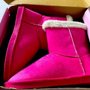 Serra cozy boots NWT 7.5 W